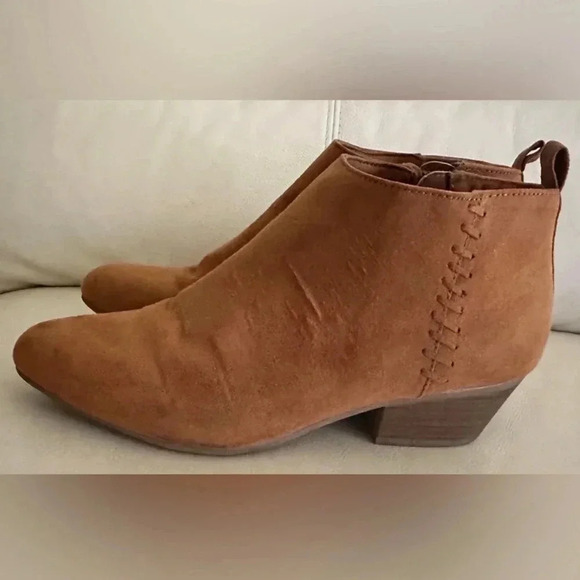 🆓Old Navy Suede Ankle Boots🆓 - Picture 3 of 8
